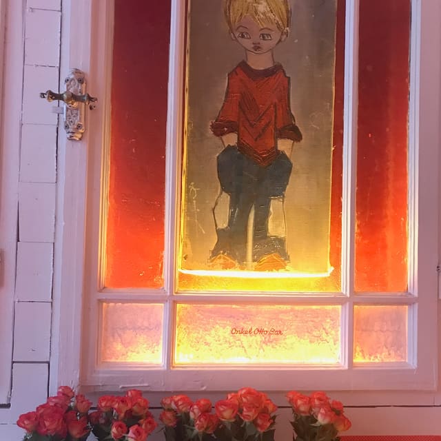Bemaltes Fenster im Gastraum